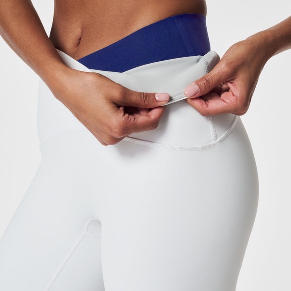 Spanx White Booty Boost 7/8 Legging with No-Show Coverage - Picture 6 of 10